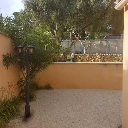 Maison Bord De Plage Vitrolles  Exterior photo
